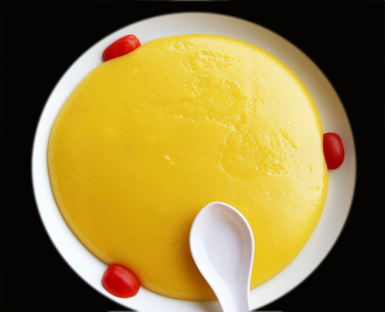 北京小吃三不沾，又名“桂花蛋”。由鸡蛋，淀粉，白糖加水搅匀炒成，色泽金黄，蛋嫩软甜，爽滑细嫩。