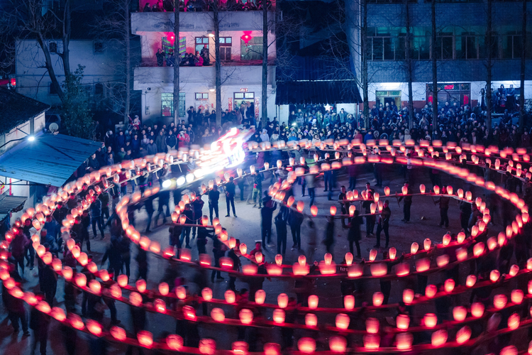 资料：浙江义乌全备村迎龙灯闹元宵