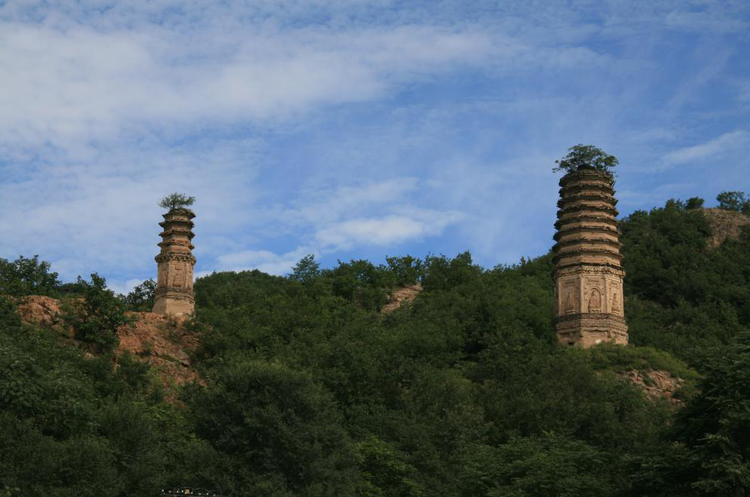 妙峰寺双塔.png