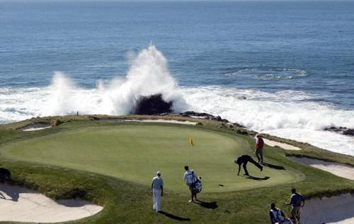 圆石滩高尔夫球场