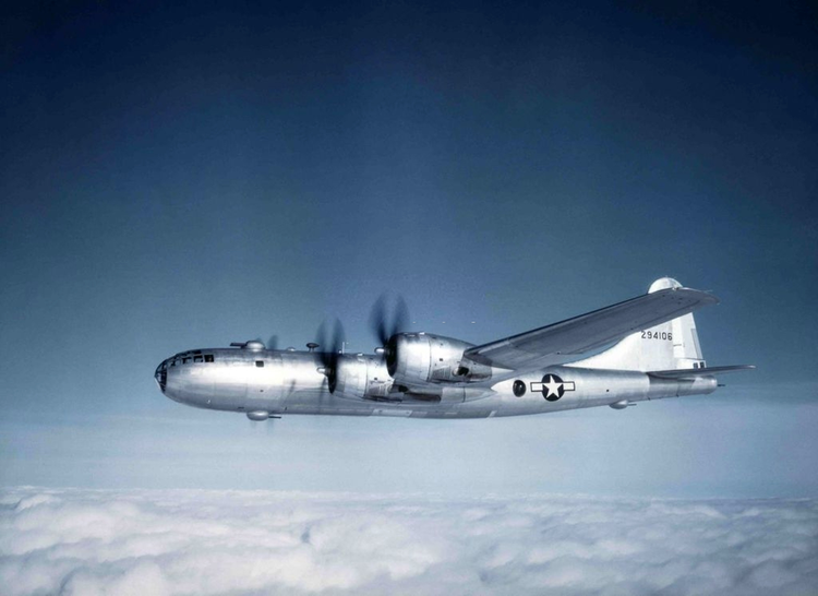 B-29_Bomber_on_a_long_range_mission_in_late_1945.jpeg