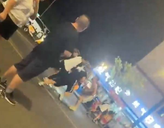 7·31鹤岗绥滨夜市持刀围殴致人死亡案