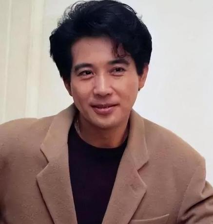 海鸥飞处彩云飞