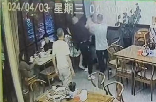 4·3四川内江男子骚扰殴打女子事件