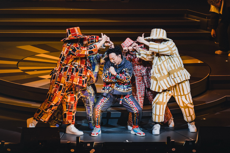 陈奕迅举办Fear and dreams演唱会 清唱德文版《平安夜》