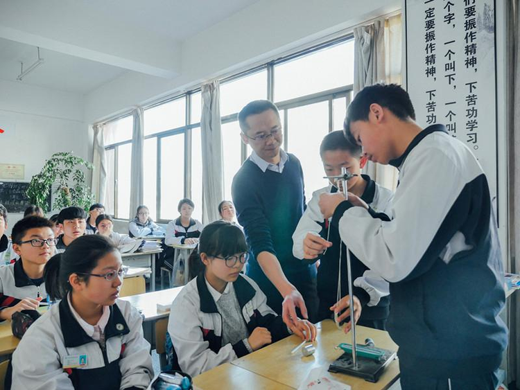 云南民族大学附属中学