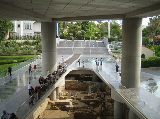 雅典