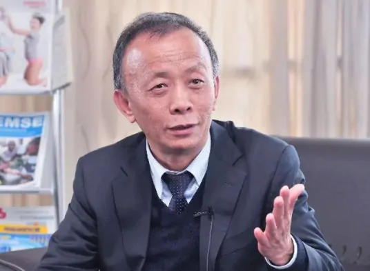 朱孟依