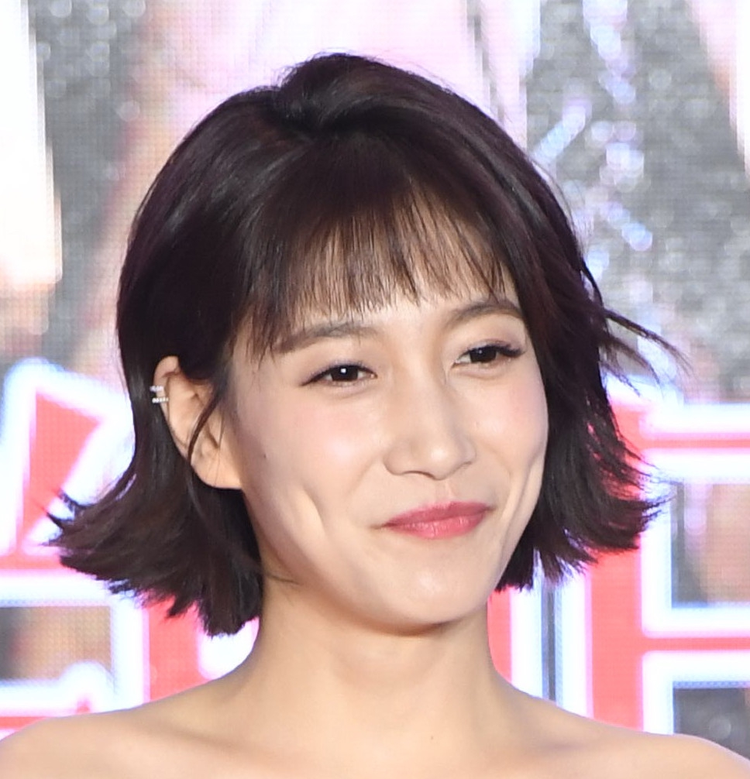 车晓、徐洁儿、啜妮出席《生逢灿烂的日子》发布会 姜武留小胡子亮相