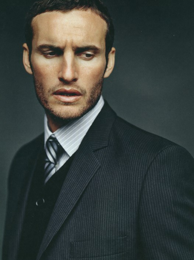 安吉尔·伯纳尼