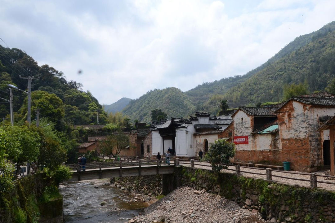 黄泥村