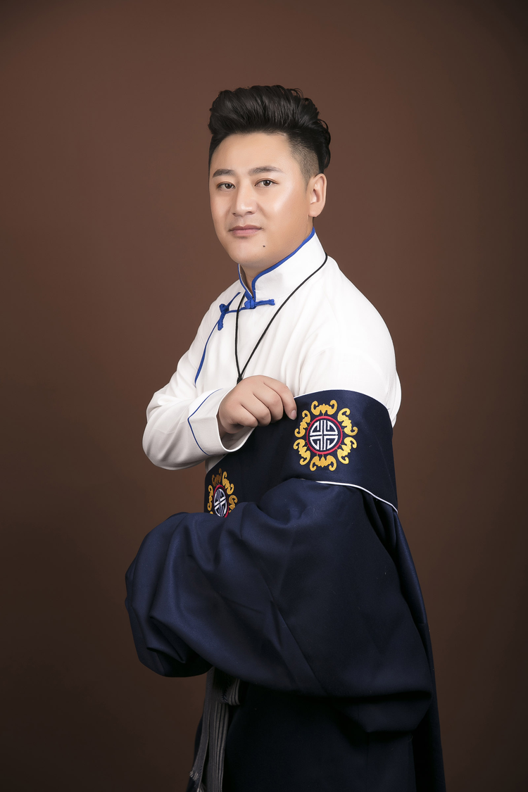 藏装