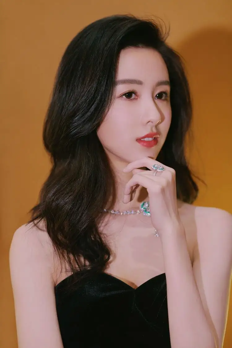 陈都灵