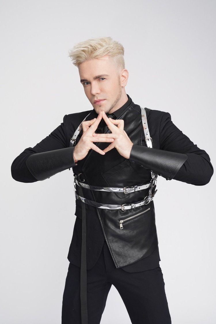 Aleks Kost照片.jpeg