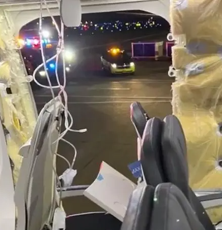 1·5美国阿拉斯加航空客机紧急降落事件