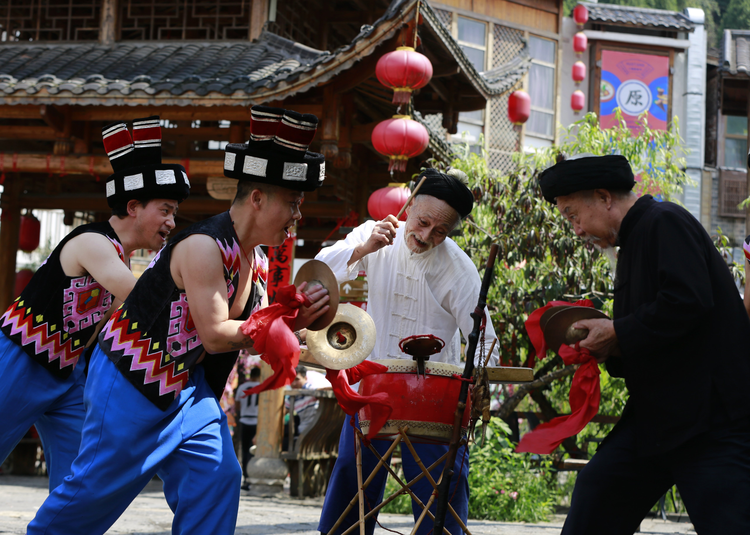 土家族