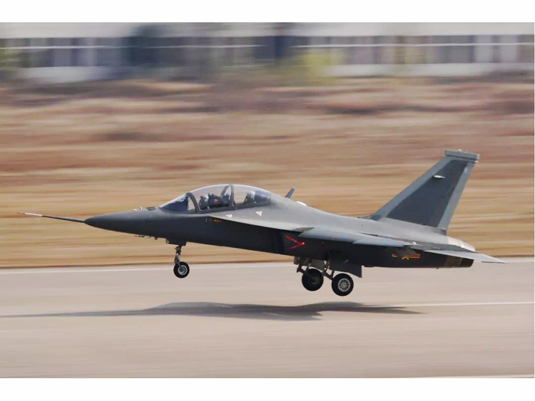 L-15新型号首飞成功