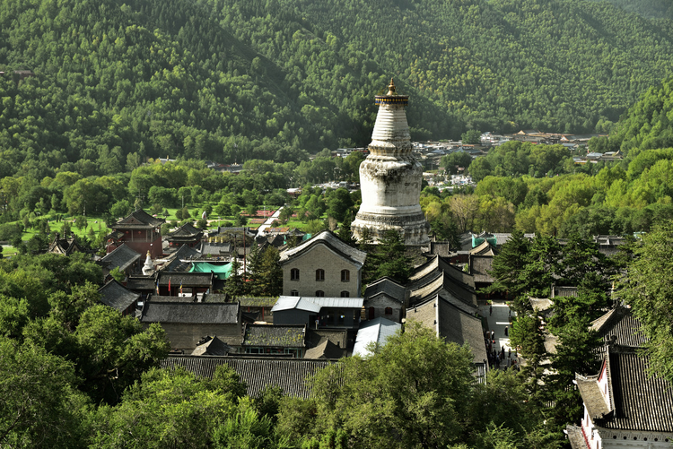 2019年7月31日，山西省忻州市五台山塔院寺白塔。.jpeg