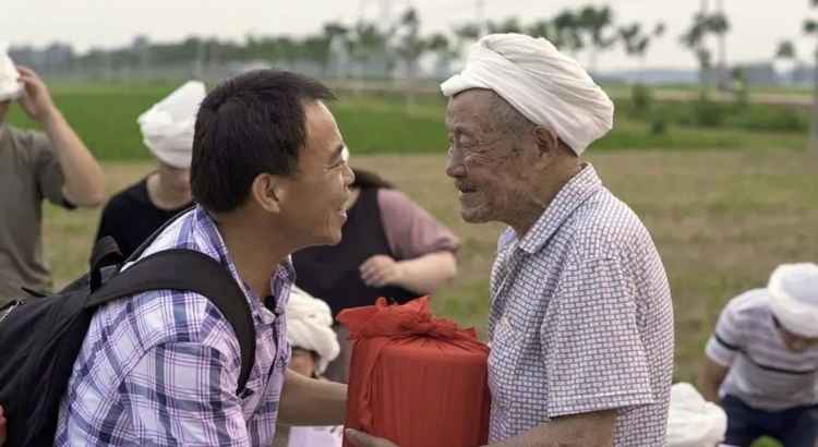 刘德文送回老兵骨灰.jpeg