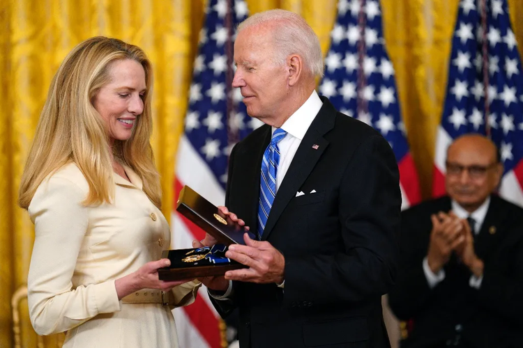 劳伦娜·鲍威尔·乔布斯