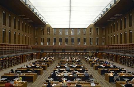 德累斯顿国际大学