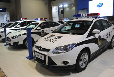 警车
