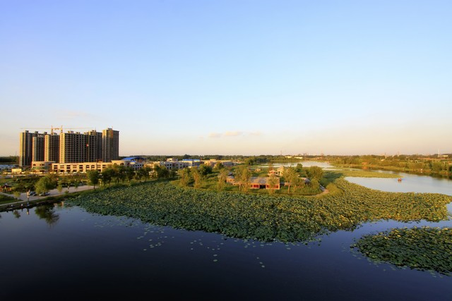 中国滦南县北河公园建筑风景。Building scenery in the North River Park, LuanNan county, China.