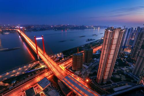 鹦鹉洲长江大桥