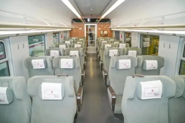 CR200J-C型复兴号动力集中型动车组