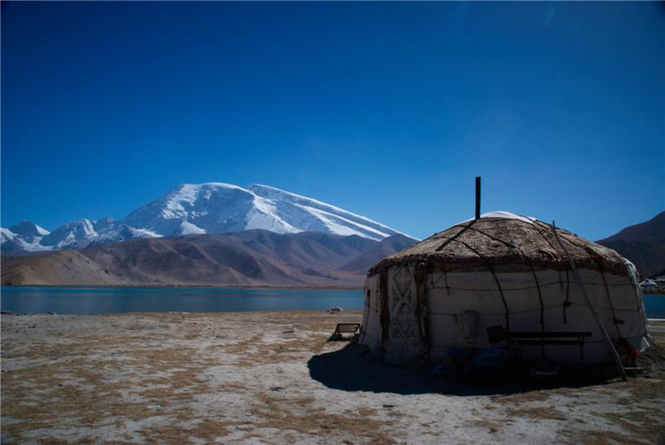 帕米尔冰川矿泉水