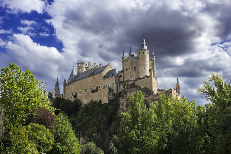 西班牙卡斯蒂利亚-莱昂塞戈维亚阿尔卡扎尔的观点Viewpoint of Alcazar of Segovia, Castilla-Leon, Spain