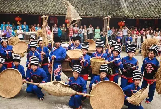 土家族