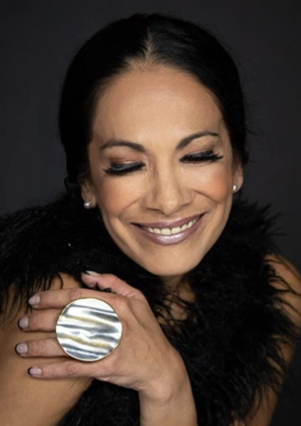 娜塔莉娅·特拉文