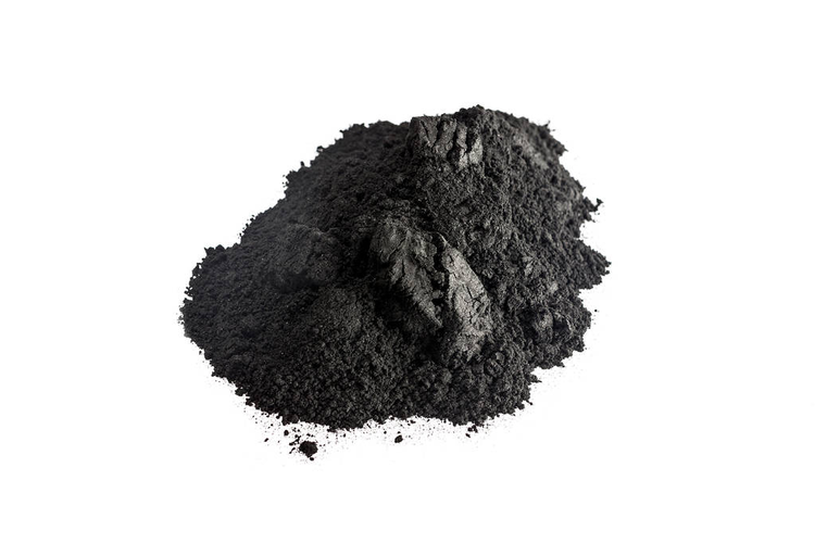 用微距镜头拍摄活性炭粉Activated charcoal powder shot with macro lens