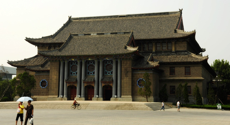 河南大学大礼堂--始建于1931年，现仍在使用.jpeg