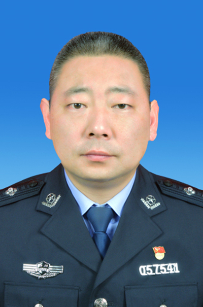 张昆