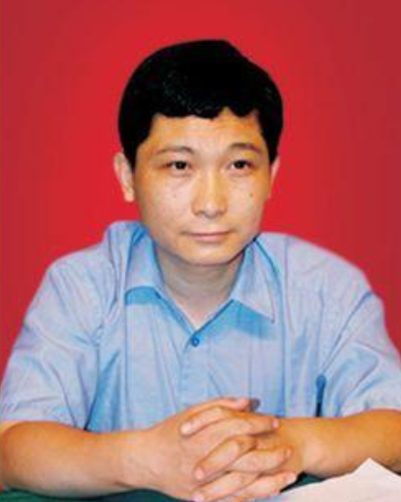 邱兴