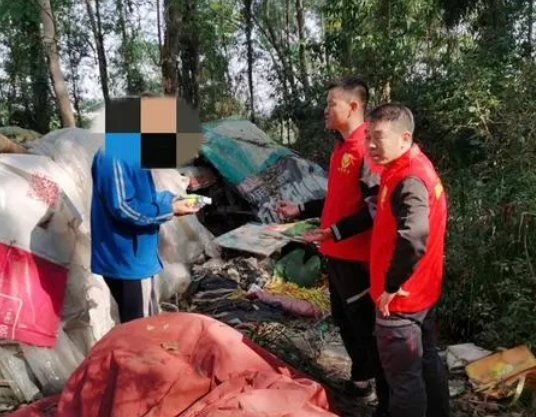1.8湖北男子深圳山中野居事件