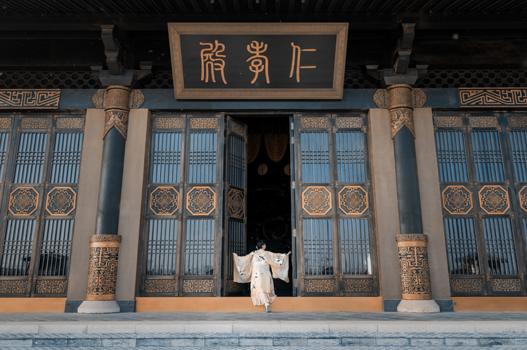 郯国古城穿越千年，像一个上了年纪的温和老人，向你讲述一个久远……（感谢静初居汉服社提供服装支持）