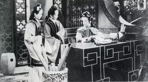 周璇在电影《孟姜女》.jpeg