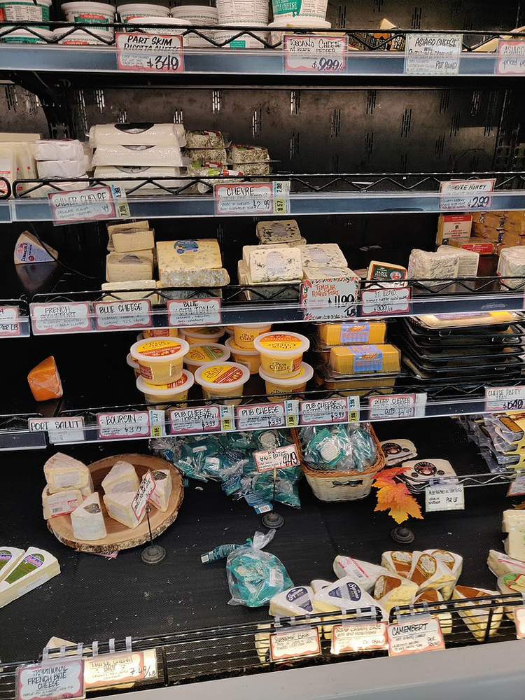 768px-Trader_Joe's_hummus_dips_and_cheeses.jpeg