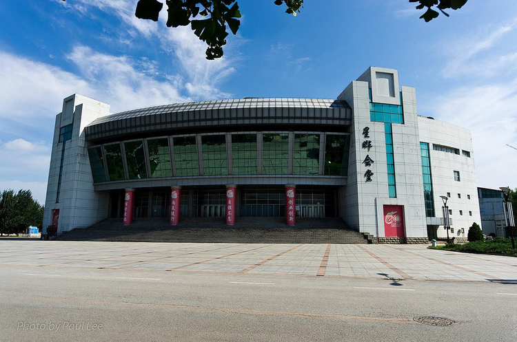 图为沈阳师范大学星晔会堂.png