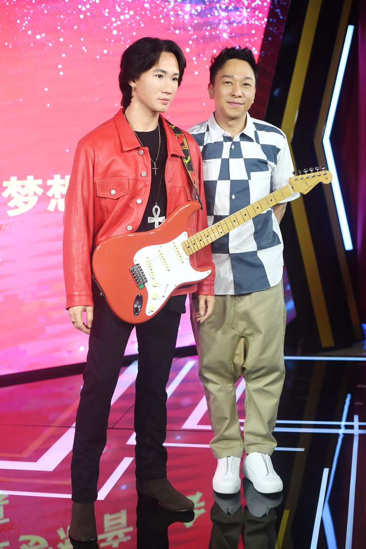 黄家强为黄家驹蜡像揭幕 兄弟“同台”黄家强深情怀念兄长