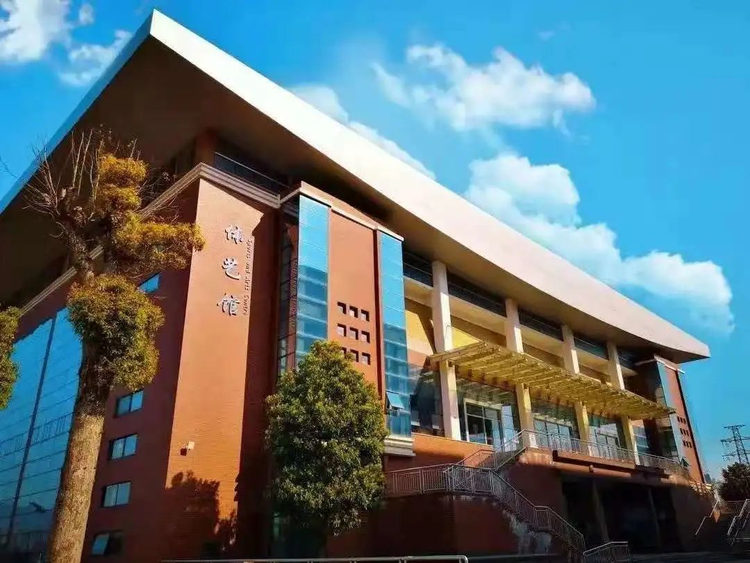 中南林业科技大学涉外学院体育馆.png