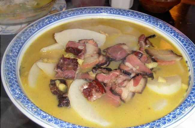 腊肉炖萝卜