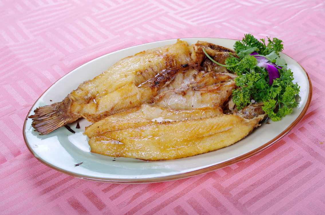 煎鲈鱼