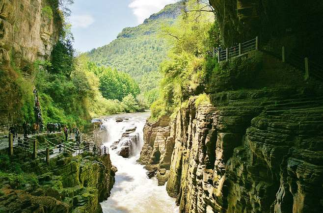 龙洞风景区泉池