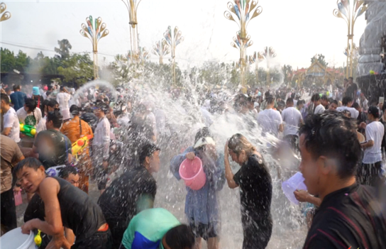 泼水节.png