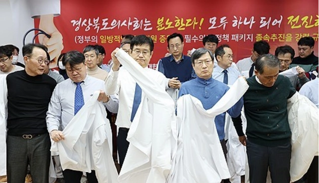 2·16韩国医生集体辞职抗议医学院扩招事件
