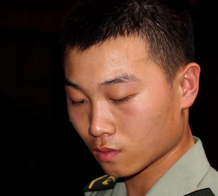 胡小毅